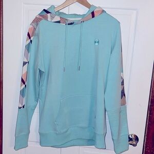 Hooey sweatshirt size medium only worn once did not like style on me